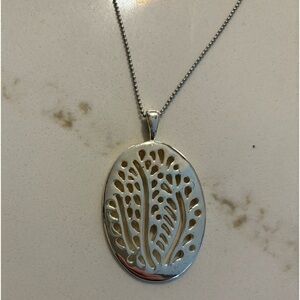 Silver necklace with silver pendant